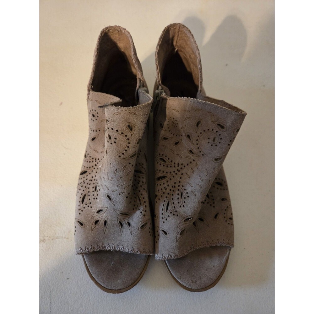 Coolway Womens Size 39 Taupe Suede Perforated Peep Toe Ankle Booties Spain